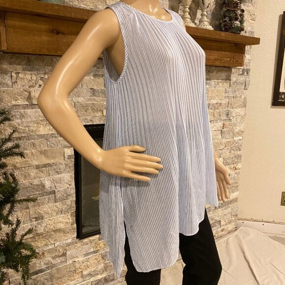 BCBGeneration Sky Blue & White Striped Airy High Low Sleeveless Tunic Top Sz M - Picture 2 of 8